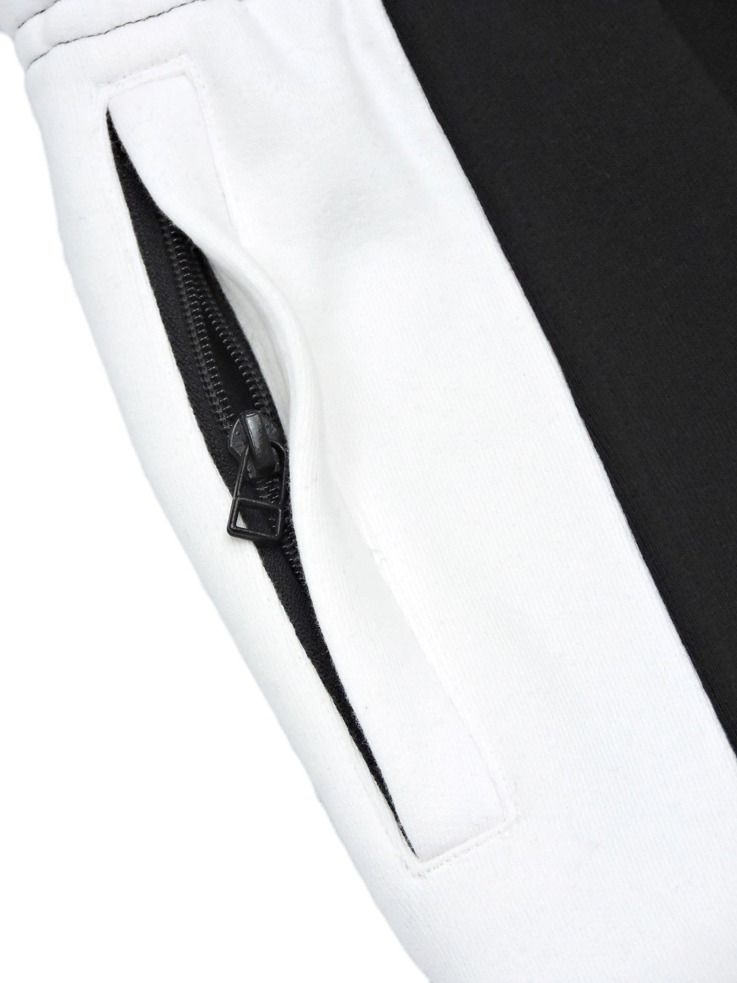 White side pockets with black zippers